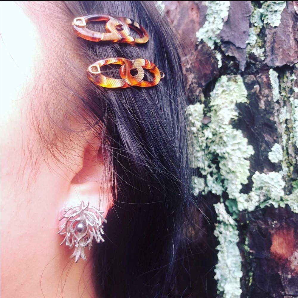 1950’s Vintage Winter Tree Clip On Earrings, Faux Pearl Center‎